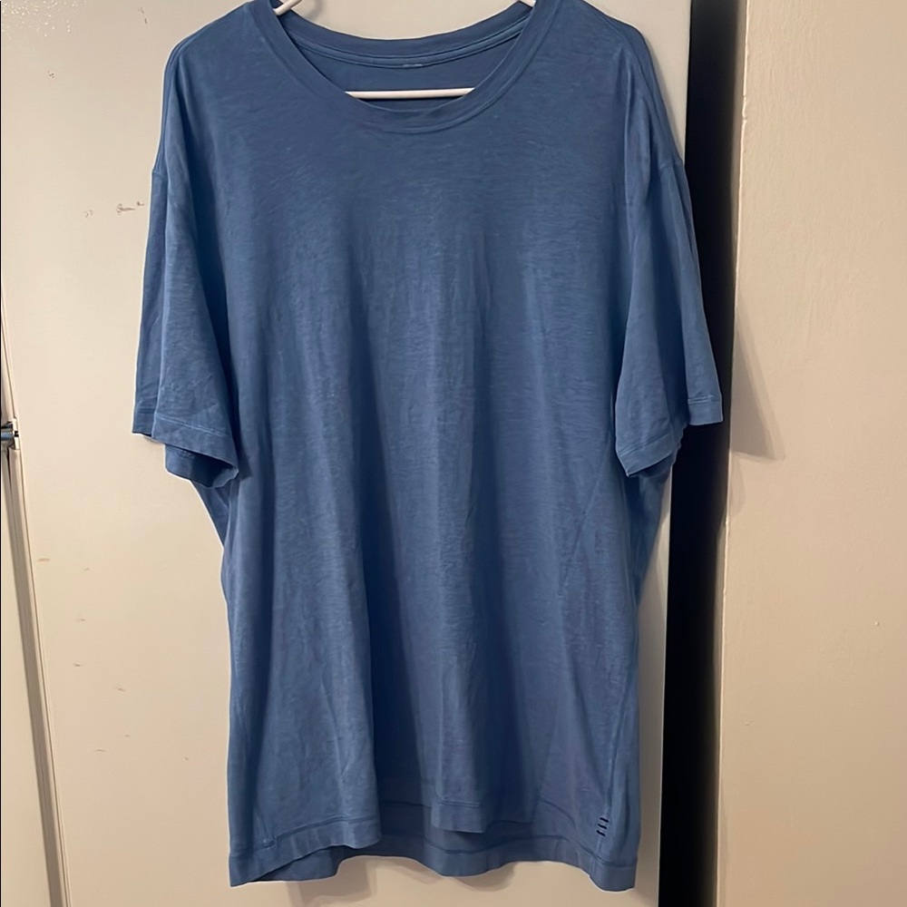 Lululemon Men's Plus Size Blue T-Shirt No Size Tag Gummy Black Logo